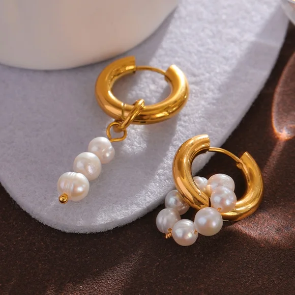 Delicate Assymetry Dangle Earrings - Picture 2 of 6